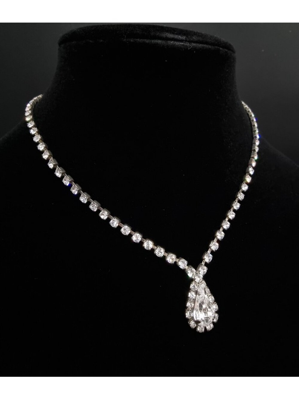 Vintage 1950s-1960s Rhinestone Choker Necklace With Teardrop Pendant